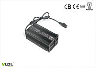 O carregador bonde preto 58.8V 5A da bicicleta da bateria acidificada ao chumbo Output com conector de XLR