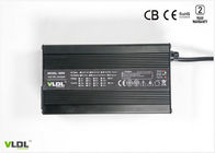 O carregador bonde preto 58.8V 5A da bicicleta da bateria acidificada ao chumbo Output com conector de XLR